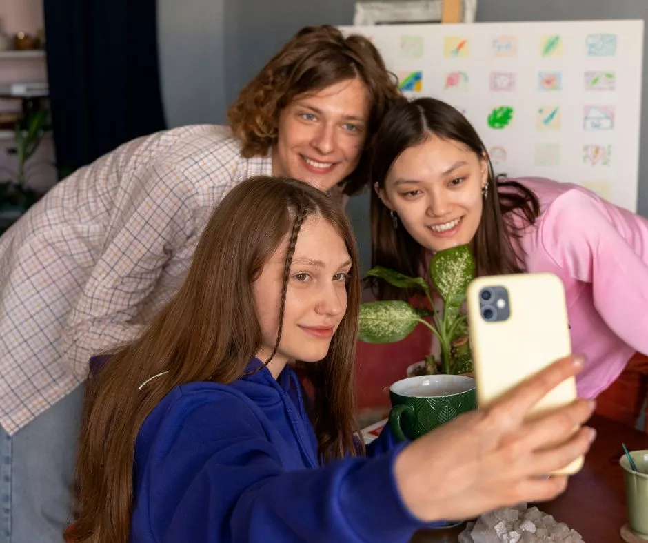 ¿cuáles son las características del trabajo ideal de Millennials y Gen Z?