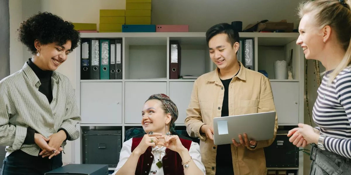 ¿Cómo crear un plan de reconocimiento laboral para reconocer a tu equipo en fin de año? 