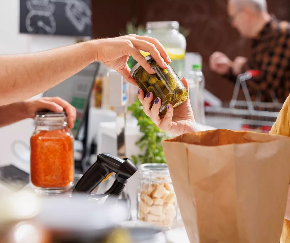 ¿Cuáles son las ventajas de pagar el monto de alimentación en una tarjeta para alimentos? 