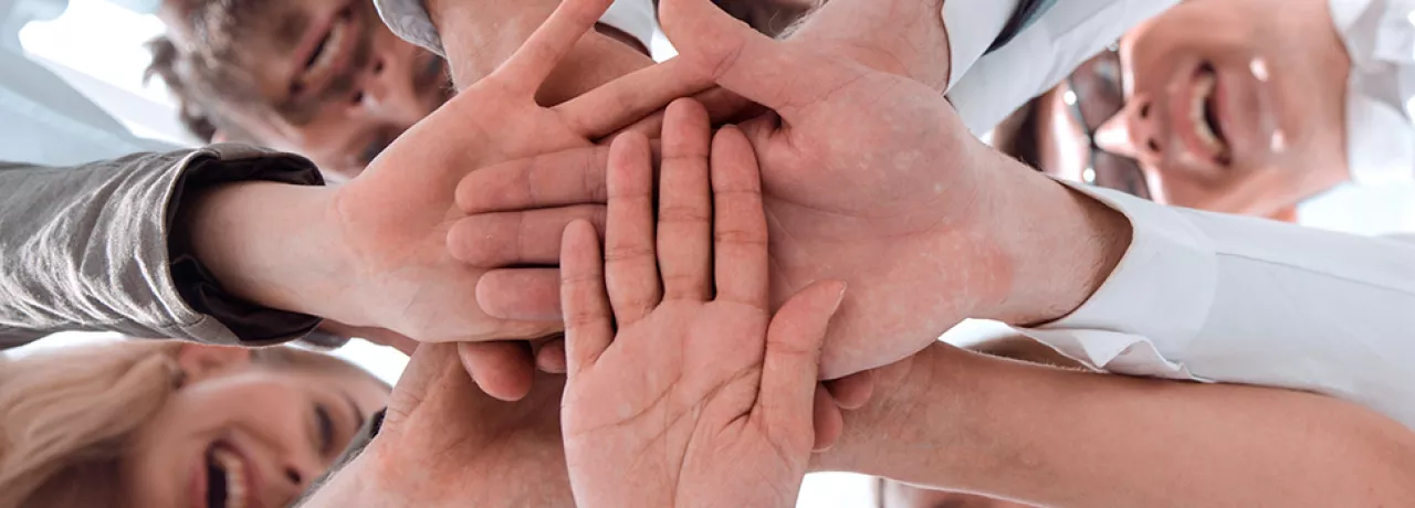 Cabecera_Pluxee_Conectando Contigo y Tu Organización