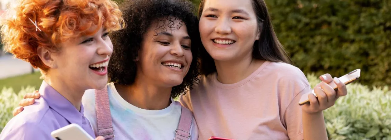 jóvenes en su primera experiencia laboral