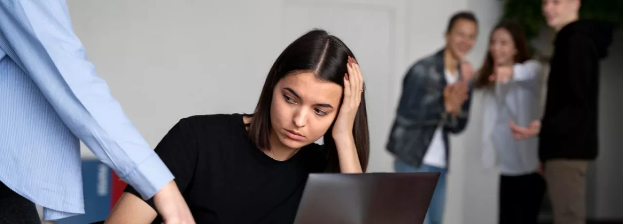 Joven trabajadora sufre discriminación laboral