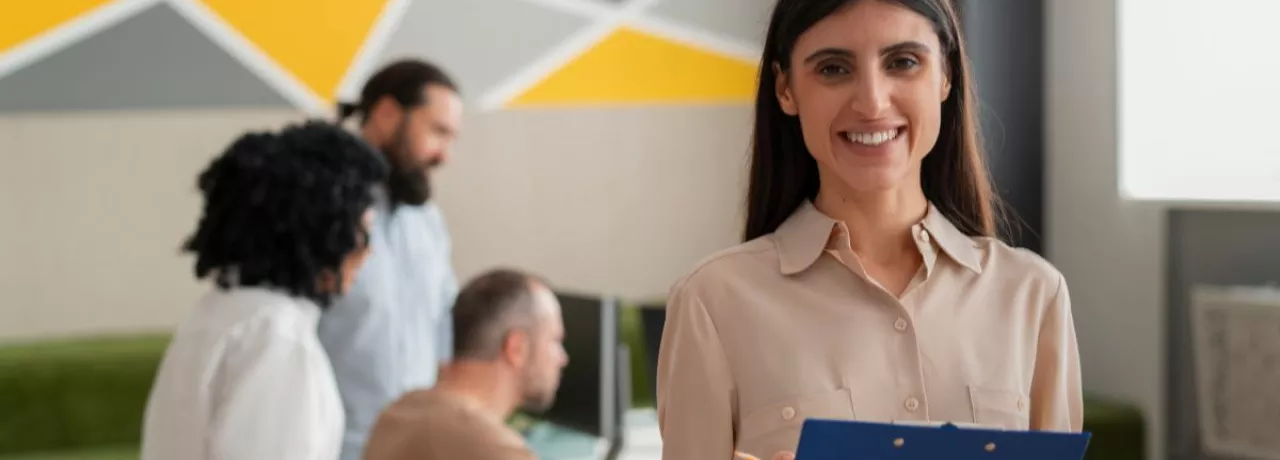 reclutadora de recursos humanos evalúa qué buscan los profesionales calificados de Perú para mantenerse en un empleo