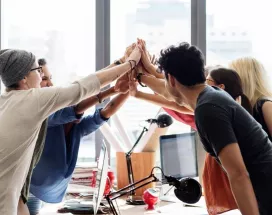 equipo de trabajo contento