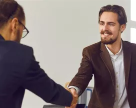 colaborador en su onboarding day en una empresa de Perú