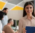 reclutadora de recursos humanos evalúa qué buscan los profesionales calificados de Perú para mantenerse en un empleo