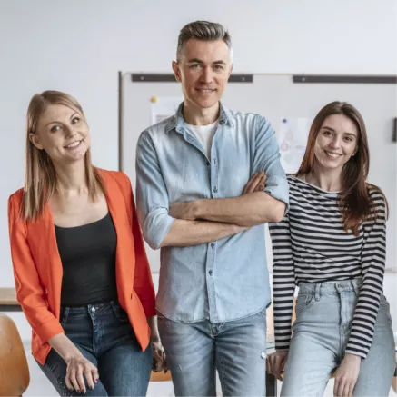 Equipo de trabajo en la oficina